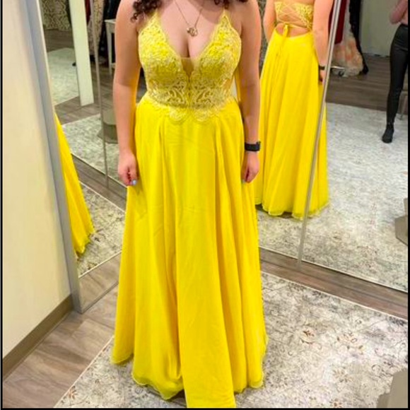 Clarisse - Yellow Prom Dress. - Picture 2 of 2